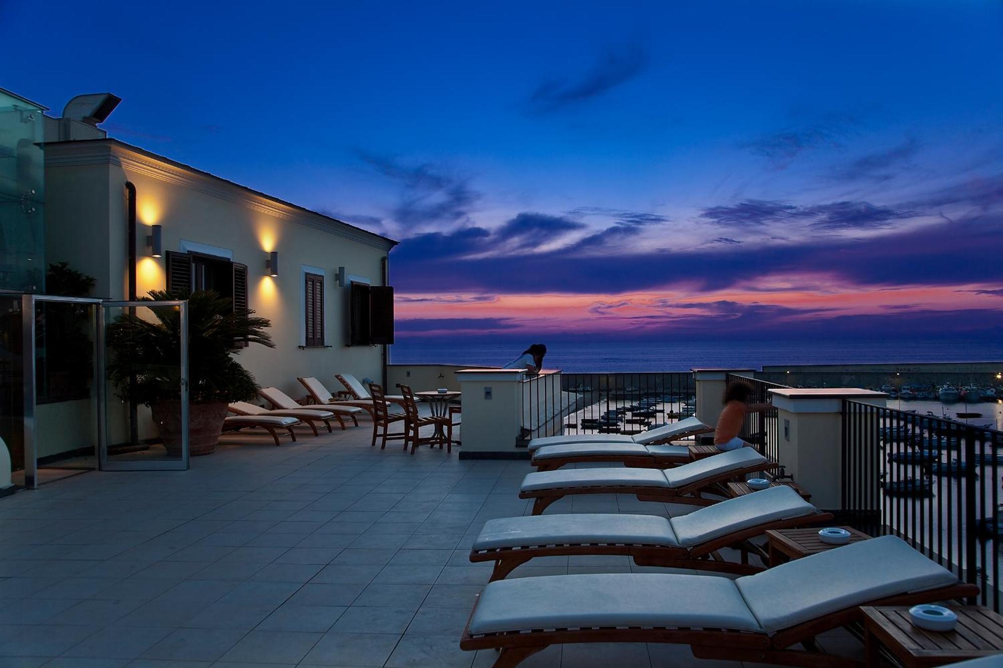 Hotel Villa Carolina Forio  ภายนอก รูปภาพ