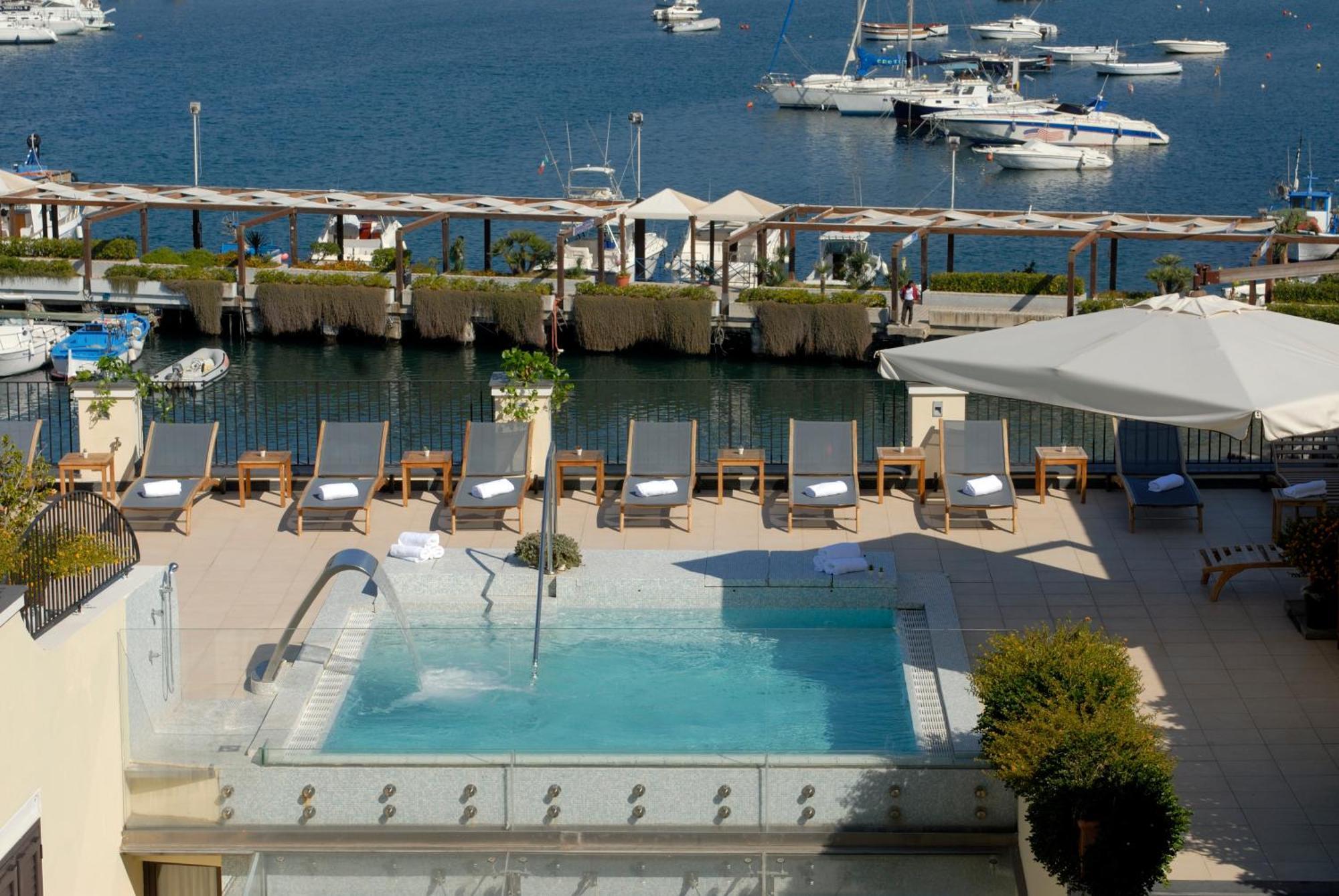 Hotel Villa Carolina Forio  ภายนอก รูปภาพ